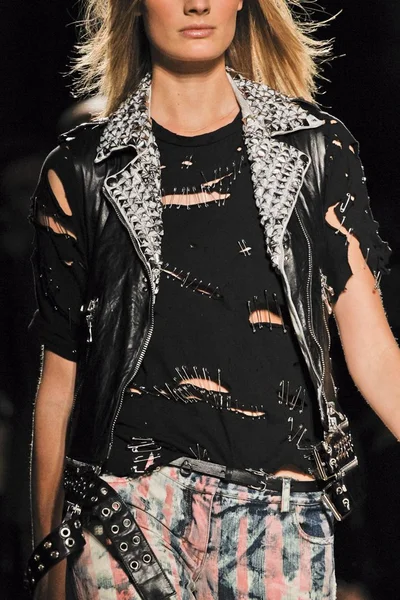Look 28